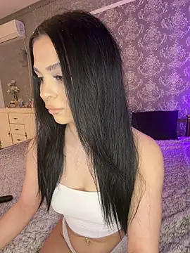 Olivia Noor online show from 16, 3, 2026