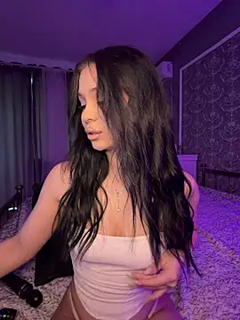 Olivia Noor online show from 17, 5, 2026