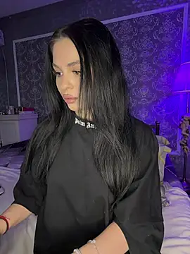 Olivia Noor online show from 5, 4, 2026