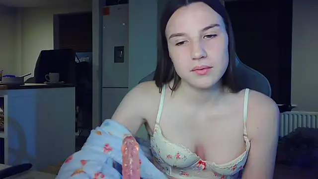 Hot brunette bella online show from 23, 2, 2026