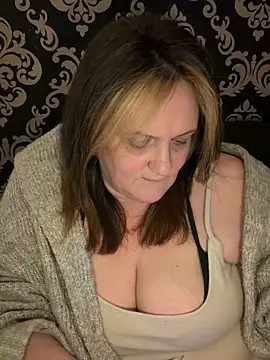 Busty-GilfQuinn online show from 5, 3, 2026