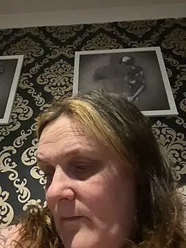 Busty-GilfQuinn online show from 22, 2, 2026