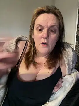 Busty-GilfQuinn online show from 26, 2, 2026