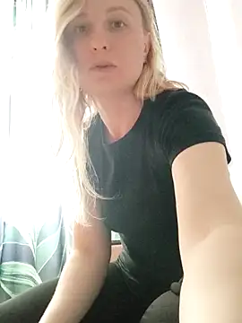 Snapshot of Lanavi_Smile chatting on 3, 6, 2026 Lanavi Smile online show from 3, 6, 2026