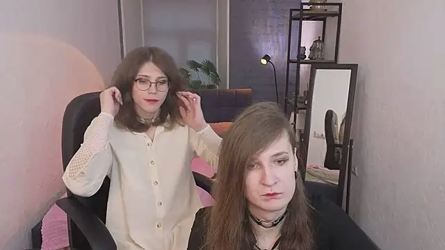 ZoriaLovesLuna online show from 8, 4, 2026