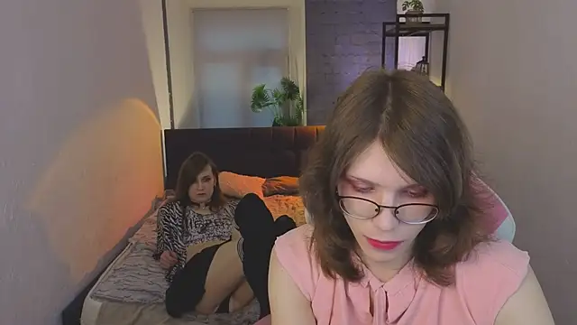 ZoriaLovesLuna online show from 26, 3, 2026