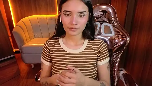 Snapshot of Daphne_nicole_b chatting on 8, 5, 2026 Daphne nicole b online show from 8, 5, 2026
