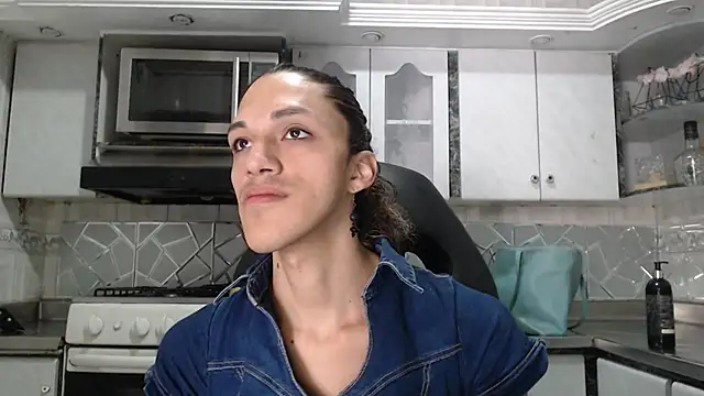 Snapshot of CrisOzzz chatting on 17, 5, 2026 CrisOzzz online show from 17, 5, 2026