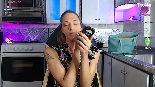 Snapshot of CrisOzzz chatting on 4, 6, 2026 CrisOzzz online show from 4, 6, 2026