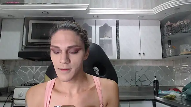Snapshot of CrisOzzz chatting on 8, 5, 2026 CrisOzzz online show from 8, 5, 2026