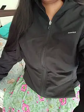 Queenlipx online show from 13, 7, 2026