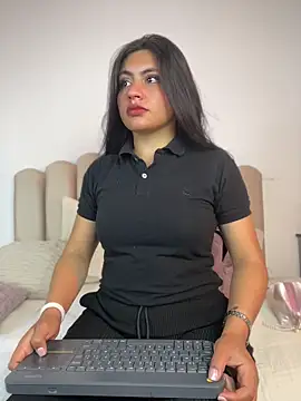 Snapshot of celeste_z chatting on 8, 5, 2026 celeste z online show from 8, 5, 2026