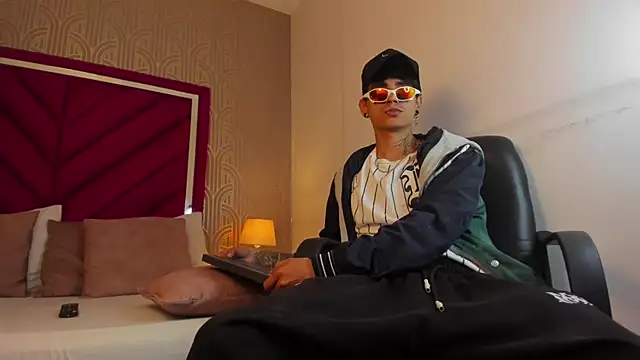 Dominic Foxx online show from 5, 3, 2026