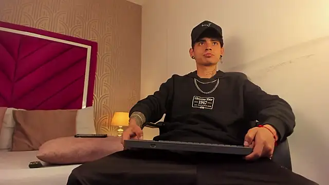 Dominic Foxx online show from 3, 3, 2026