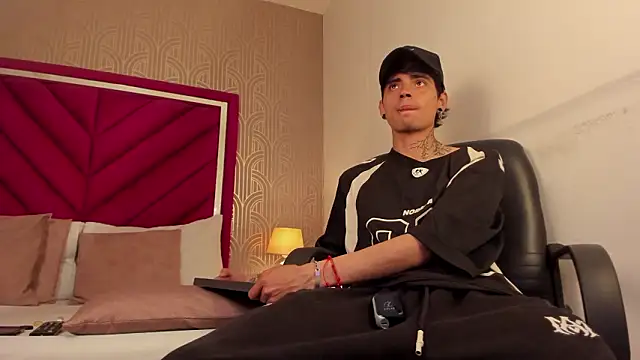 Dominic Foxx online show from 7, 3, 2026