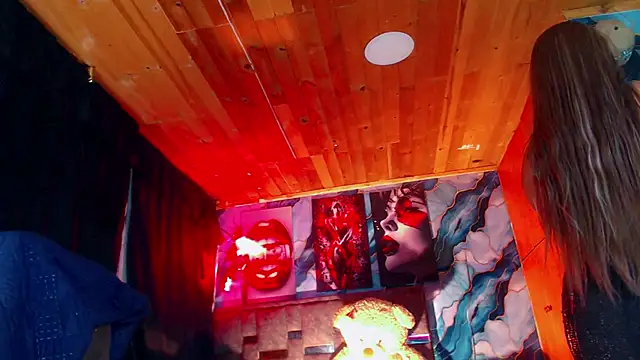 NikollThoms online show from 17, 4, 2026