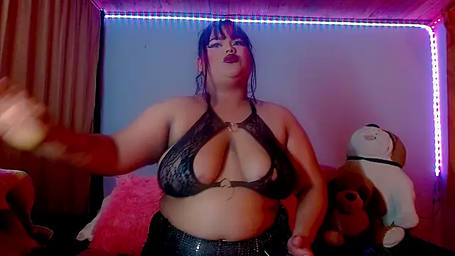 NikollThoms online show from 7, 4, 2026