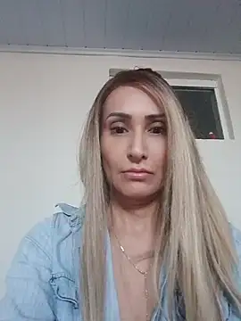 Snapshot of anajulia10 chatting on 8, 7, 2026 anajulia10 online show from 8, 7, 2026