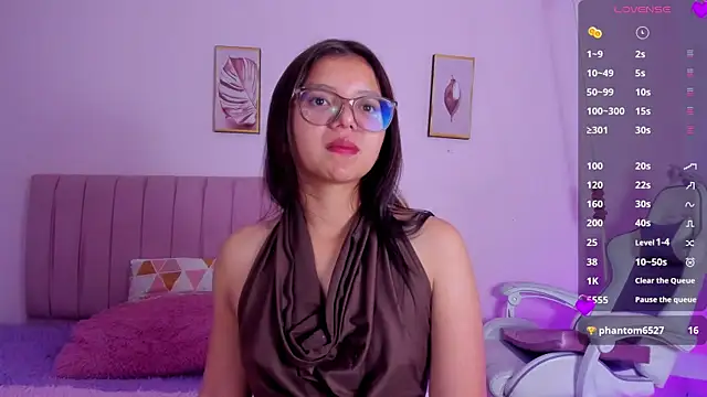 Zoow bluussh online show from 2, 4, 2026