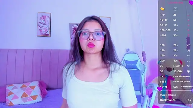 Zoow bluussh online show from 7, 4, 2026