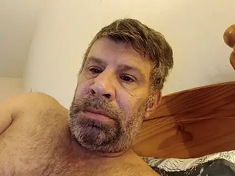 Snapshot of stud2512 chatting on 28, 4, 2026 stud2512 online show from 28, 4, 2026