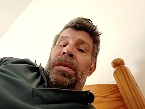 Snapshot of stud2512 chatting on 29, 4, 2026 stud2512 online show from 29, 4, 2026