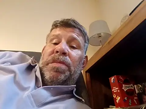 Snapshot of stud2512 chatting on 13, 5, 2026 stud2512 online show from 13, 5, 2026