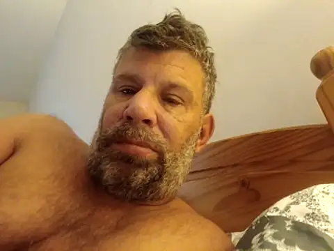 Snapshot of stud2512 chatting on 18, 5, 2026 stud2512 online show from 18, 5, 2026
