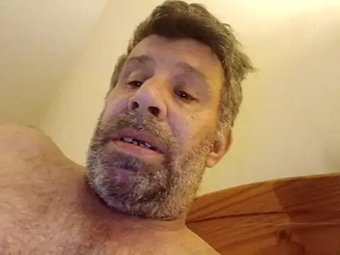 Snapshot of stud2512 chatting on 28, 4, 2026 stud2512 online show from 28, 4, 2026