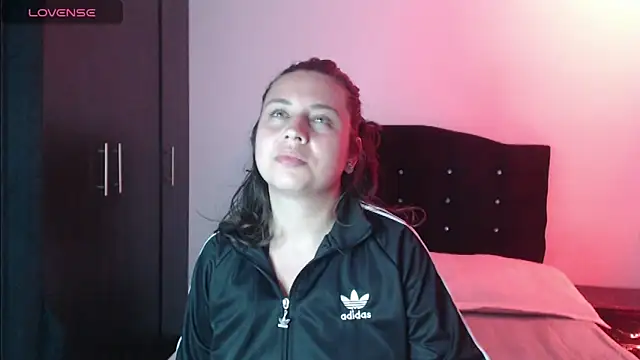 Snapshot of Ana__arms chatting on 4, 5, 2026 Ana arms online show from 4, 5, 2026