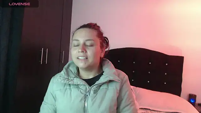 Snapshot of Ana__arms chatting on 3, 6, 2026 Ana arms online show from 3, 6, 2026