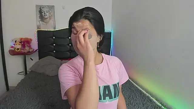 LatinaQueen23 online show from 6, 5, 2026