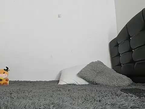 LatinaQueen23 online show from 26, 3, 2026