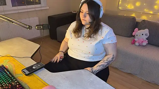 RiotKitten1 online show from 5, 3, 2026