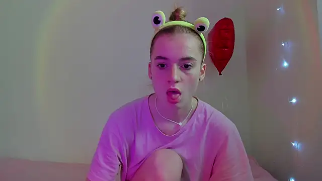 Snapshot of Stacey_Brow chatting on 8, 5, 2026 Stacey Brow online show from 8, 5, 2026
