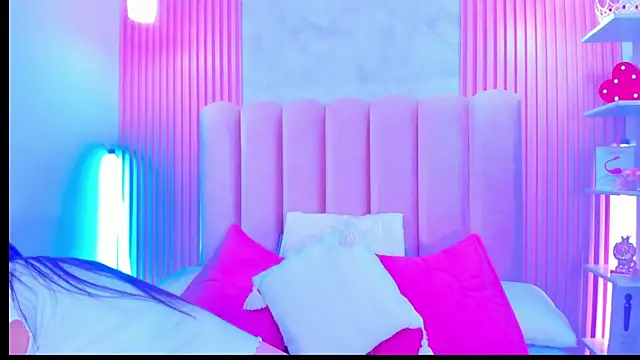 Snapshot of ArianaRougee chatting on 9, 7, 2026 ArianaRougee online show from 9, 7, 2026