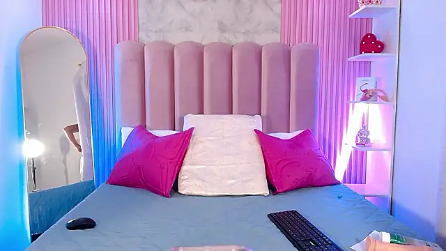 ArianaRougee online show from 29, 3, 2026