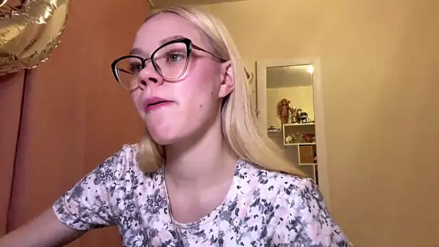 Snapshot of MiaCashe chatting on 11, 4, 2026 MiaCashe online show from 11, 4, 2026