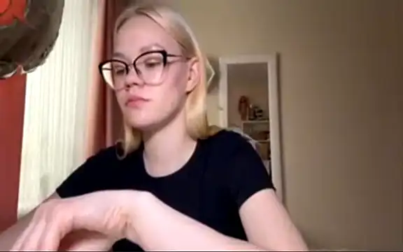 Snapshot of MiaCashe chatting on 10, 4, 2026 MiaCashe online show from 10, 4, 2026