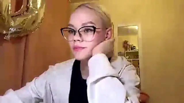 Snapshot of MiaCashe chatting on 9, 4, 2026 MiaCashe online show from 9, 4, 2026