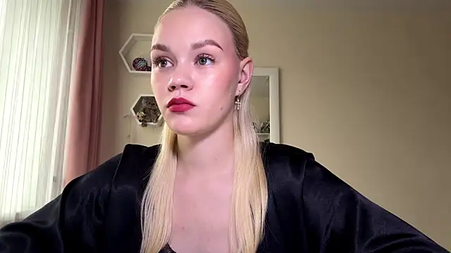Snapshot of MiaCashe chatting on 10, 7, 2026 MiaCashe online show from 10, 7, 2026