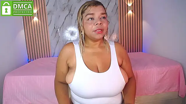 Snapshot of CasieBigtits chatting on 14, 5, 2026 CasieBigtits online show from 14, 5, 2026