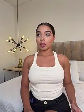 Snapshot of AnnyVega__ chatting on 4, 7, 2026 AnnyVega online show from 4, 7, 2026