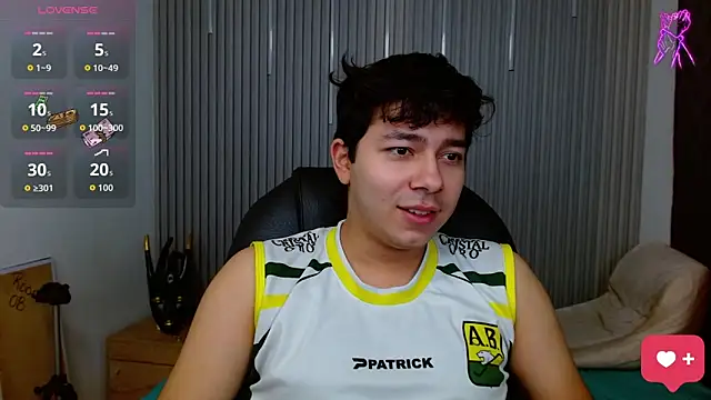 Snapshot of Julian_Smith21 chatting on 7, 5, 2026 Julian Smith21 online show from 7, 5, 2026