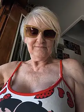 Heidiblueeyes online show from 16, 6, 2026