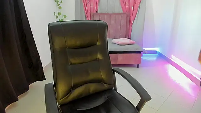 Mila rouge06 online show from 18, 3, 2026