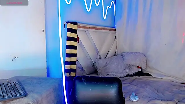 xyaraluv  online show from 10, 4, 2026