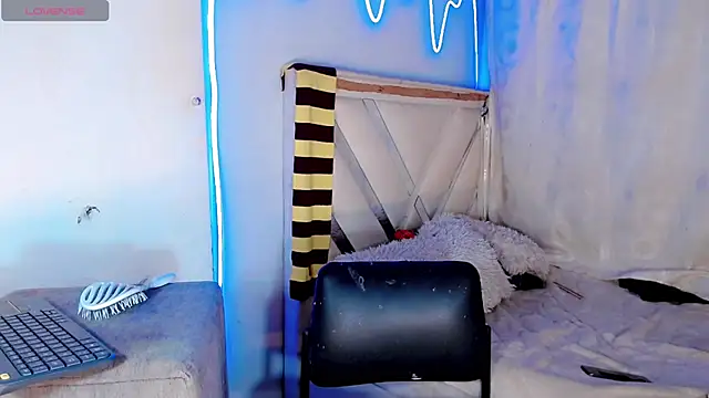 xyaraluv  online show from 2, 4, 2026