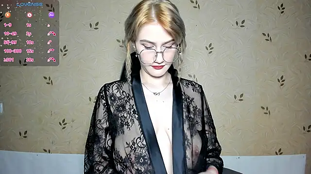 NicoleDaviss online show from 12, 6, 2026