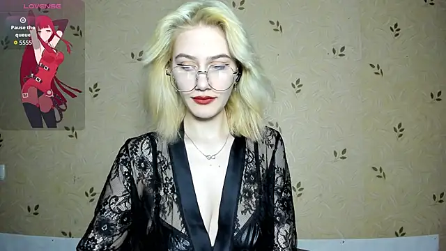 NicoleDaviss online show from 18, 7, 2026